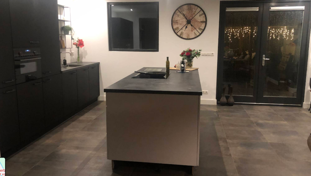 Keuken in aanbouw gerealiseerd door timmerbedrijf Rogier van Montfort